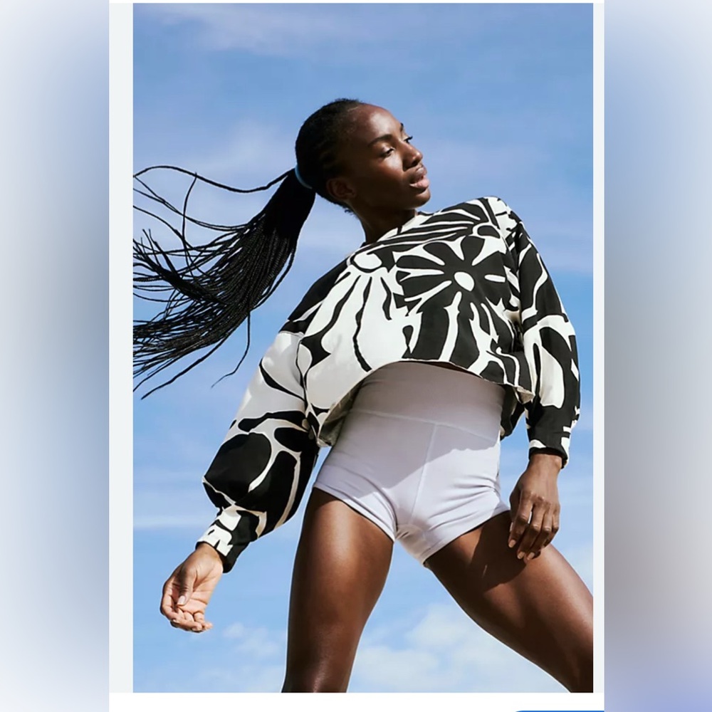 Black & White Floral Cropped Sweatshirt - Women